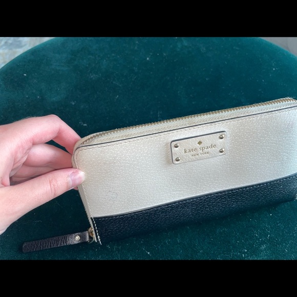 Kate Spade Wallet - Picture 2 of 6